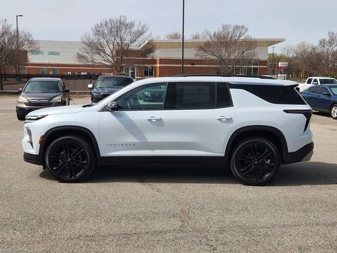 New 2026 Chevrolet Traverse LT w/ Driver Confidence Package FWD image 4