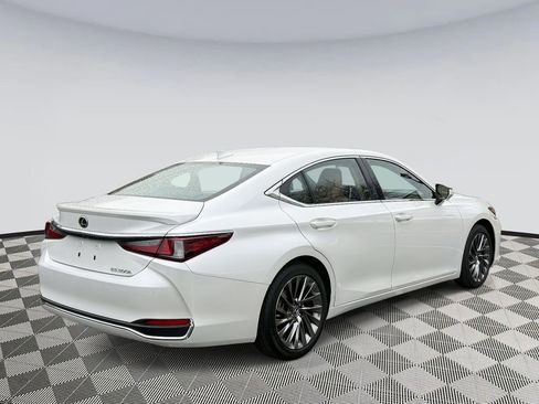 Used 2024 Lexus ES 300h Ultra Luxury w/ Accessory Package (Z1) image 2