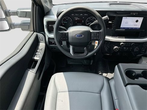 New 2025 Ford F550 4x4 Crew Cab Super Duty image 14