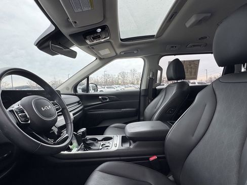 Used 2025 Kia Carnival SX w/ SX Dark Edition Package image 20