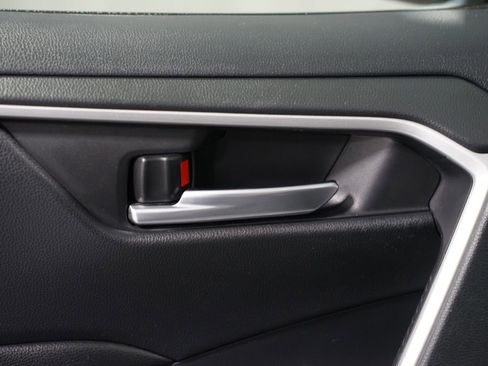 Used 2020 Toyota RAV4 XLE image 31