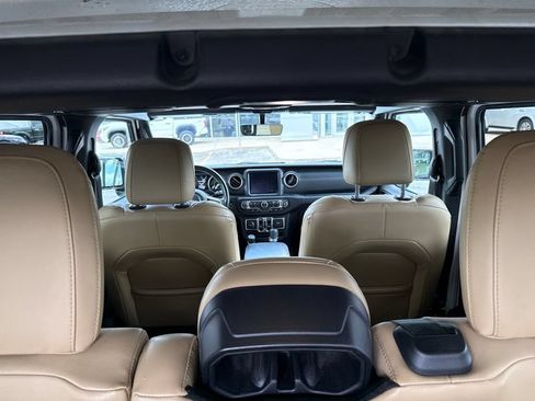 Used 2018 Jeep Wrangler Unlimited Sahara AWD/4WD image 24