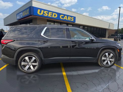 Used 2023 Chevrolet Traverse LT w/ LT Premium Package AWD/4WD image 2