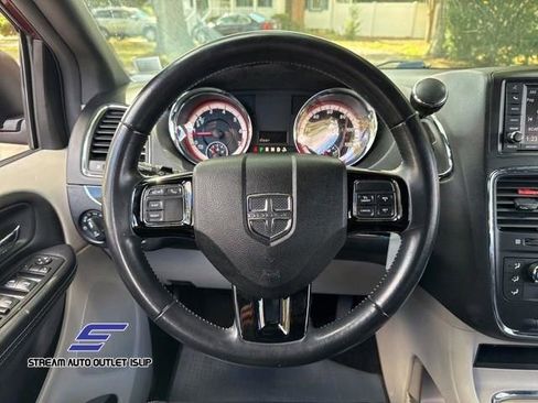 Used 2019 Dodge Grand Caravan SXT image 33