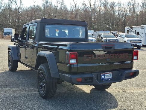 Certified 2021 Jeep Gladiator Sport AWD/4WD image 9