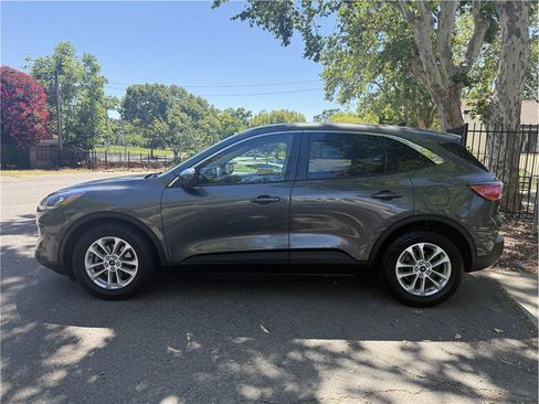 Used 2020 Ford Escape SE FWD image 2