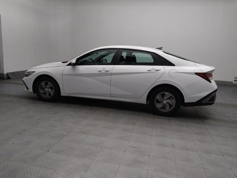 Used 2025 Hyundai Elantra SE w/ Cargo Package FWD image 3