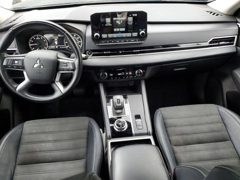Used 2023 Mitsubishi Outlander SE Black Edition image 9
