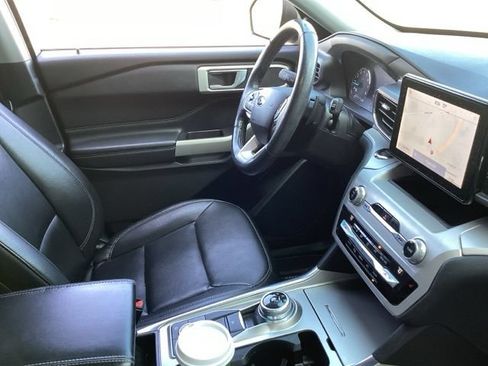 Used 2020 Ford Explorer XLT w/ Equipment Group 202A AWD/4WD image 20