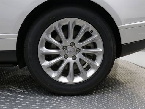 Used 2019 Land Rover Range Rover HSE image 9
