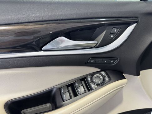 Used 2020 Buick Enclave Premium w/ Sun and Sites Package FWD image 6