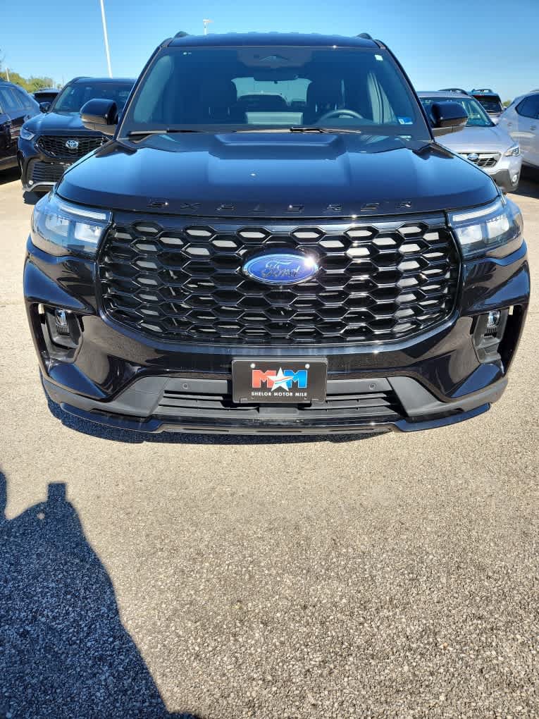 Used 2025 Ford Explorer ST-Line w/ ST-Line Street Pack AWD/4WD image 12