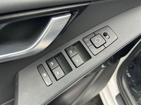 Used 2023 Kia Niro EX image 23