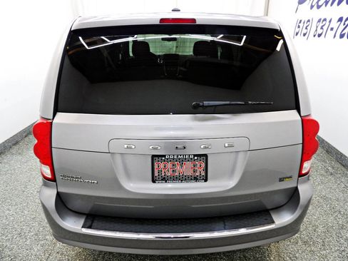 Used 2016 Dodge Grand Caravan SE image 5