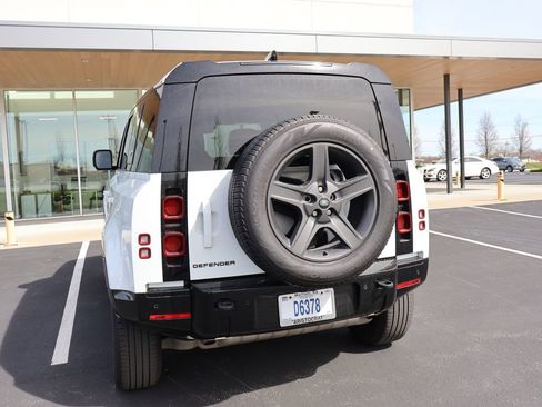 Used 2024 Land Rover Defender 110 X-Dynamic SE image 13