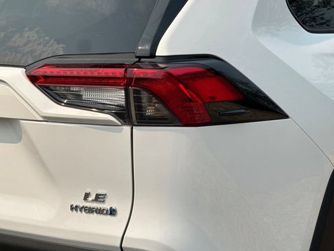 Used 2022 Toyota RAV4 LE AWD/4WD image 24
