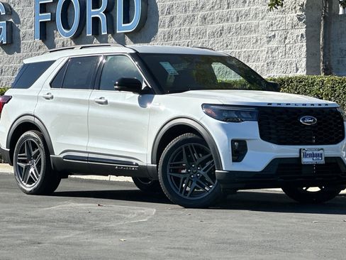 New 2026 Ford Explorer ST-Line w/ ST-Line Street Pack image 2