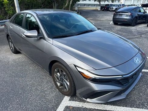 Used 2024 Hyundai Elantra SEL FWD image 3