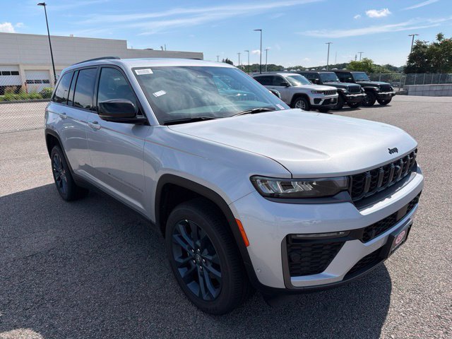 New 2026 Jeep Grand Cherokee Limited AWD/4WD image 1