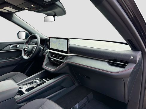 Used 2025 Ford Explorer ST-Line w/ ST-Line Street Pack image 14