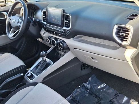 Used 2025 Hyundai Venue SEL image 32