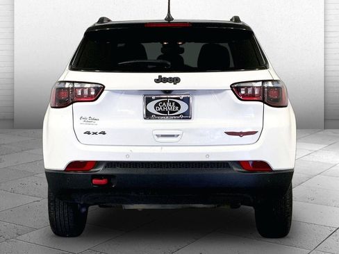 Used 2025 Jeep Compass Trailhawk AWD/4WD image 3