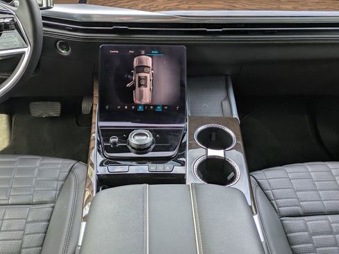 Certified 2025 Cadillac Escalade ESV Sport Platinum AWD/4WD image 21