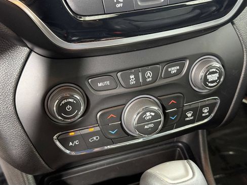 Used 2019 Jeep Cherokee High Altitude AWD/4WD image 18