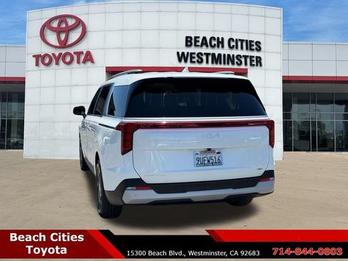 Used 2026 Kia Carnival EX FWD image 8