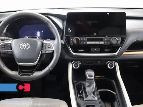 Certified 2024 Toyota Grand Highlander AWD image 15