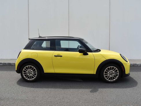 Used 2025 MINI Cooper S FWD image 4
