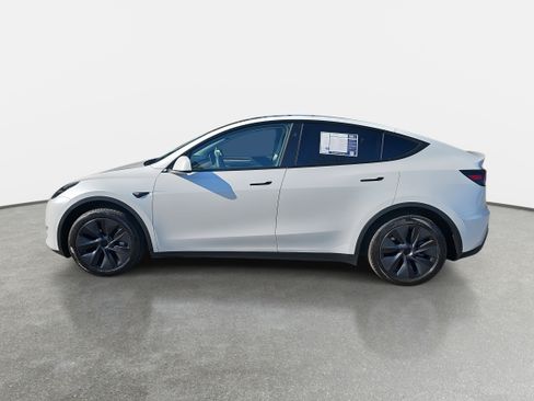 Used 2024 Tesla Model Y Long Range image 8