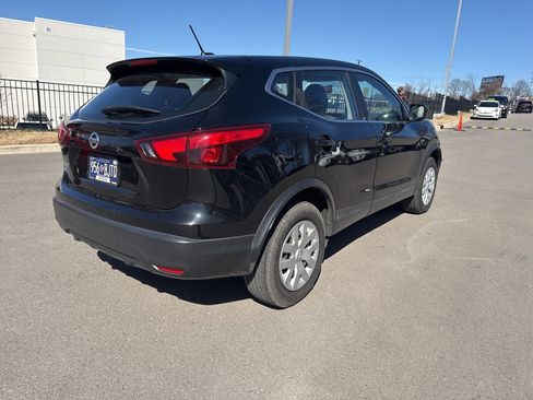Used 2018 Nissan Rogue Sport S image 4