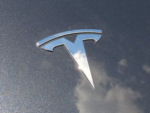 Used 2024 Tesla Model Y Long Range AWD/4WD image 13