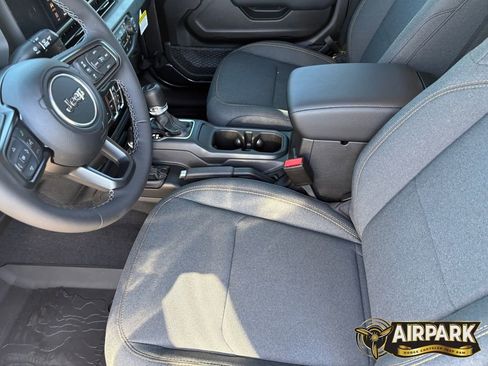 New 2025 Jeep Gladiator Sport AWD/4WD image 16