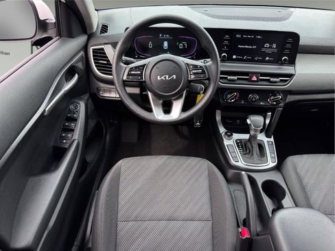Used 2024 Kia Seltos LX AWD/4WD image 24