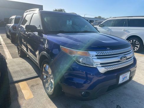 Used 2015 Ford Explorer XLT w/ Equipment Group 202B AWD/4WD image 3