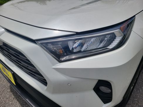 Used 2021 Toyota RAV4 Limited AWD/4WD image 9
