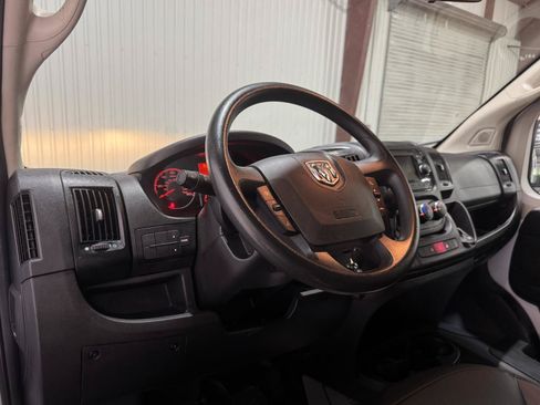 Used 2021 RAM ProMaster 2500 FWD image 3