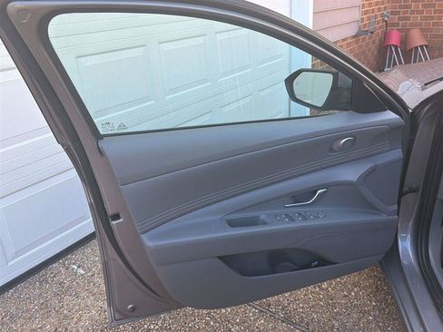 Used 2023 Hyundai Elantra SEL w/ Convenience Package FWD image 4
