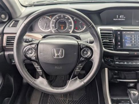 Used 2017 Honda Accord Touring image 25
