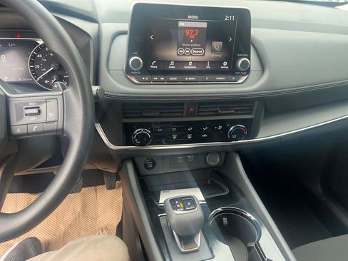 Used 2025 Nissan Rogue S AWD/4WD image 19