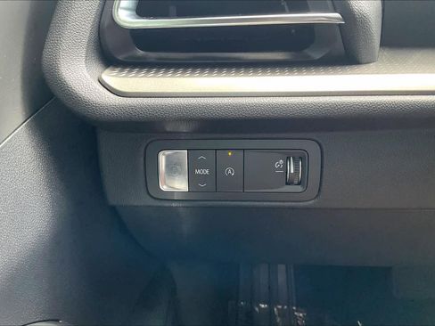 Used 2024 Chevrolet Traverse LT w/ LPO, Floor Liner Package FWD image 33