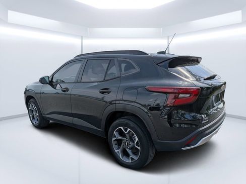 Used 2024 Chevrolet Trax LT w/ Driver Confidence Package image 5