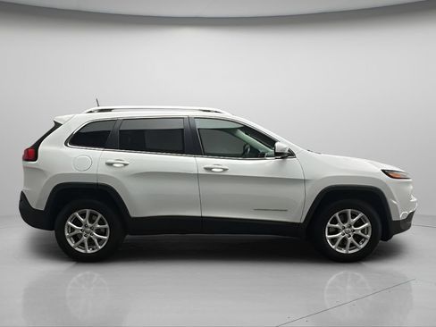 Used 2016 Jeep Cherokee Latitude w/ Cold Weather Group AWD/4WD image 8