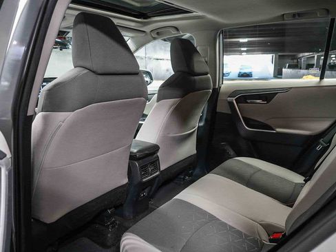 Used 2021 Toyota RAV4 XLE image 22
