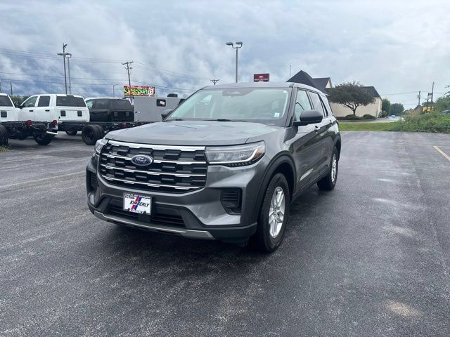 Used 2026 Ford Explorer Active AWD/4WD image 1