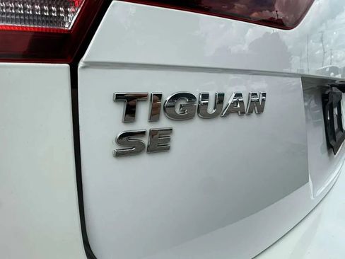 Used 2021 Volkswagen Tiguan SE AWD/4WD image 12