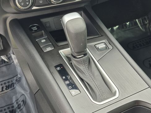Certified 2025 Nissan Kicks SV FWD image 27