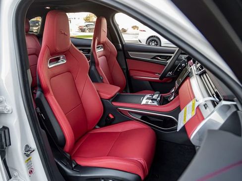 New 2025 Jaguar F-PACE R-Dynamic S image 26